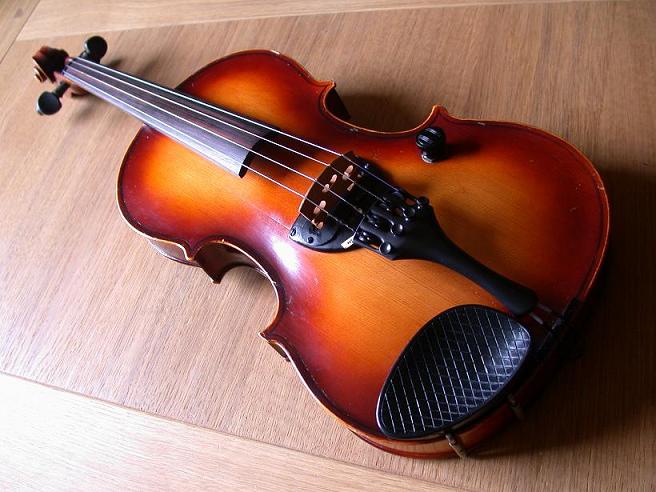 Example of violin by or using invention of Fredray Kislingbury
